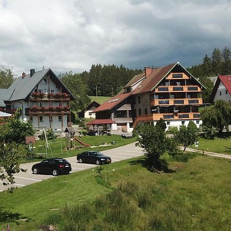 Cafe-Pension Feldbergblick تيتيسي نيوستادت المظهر الخارجي الصورة